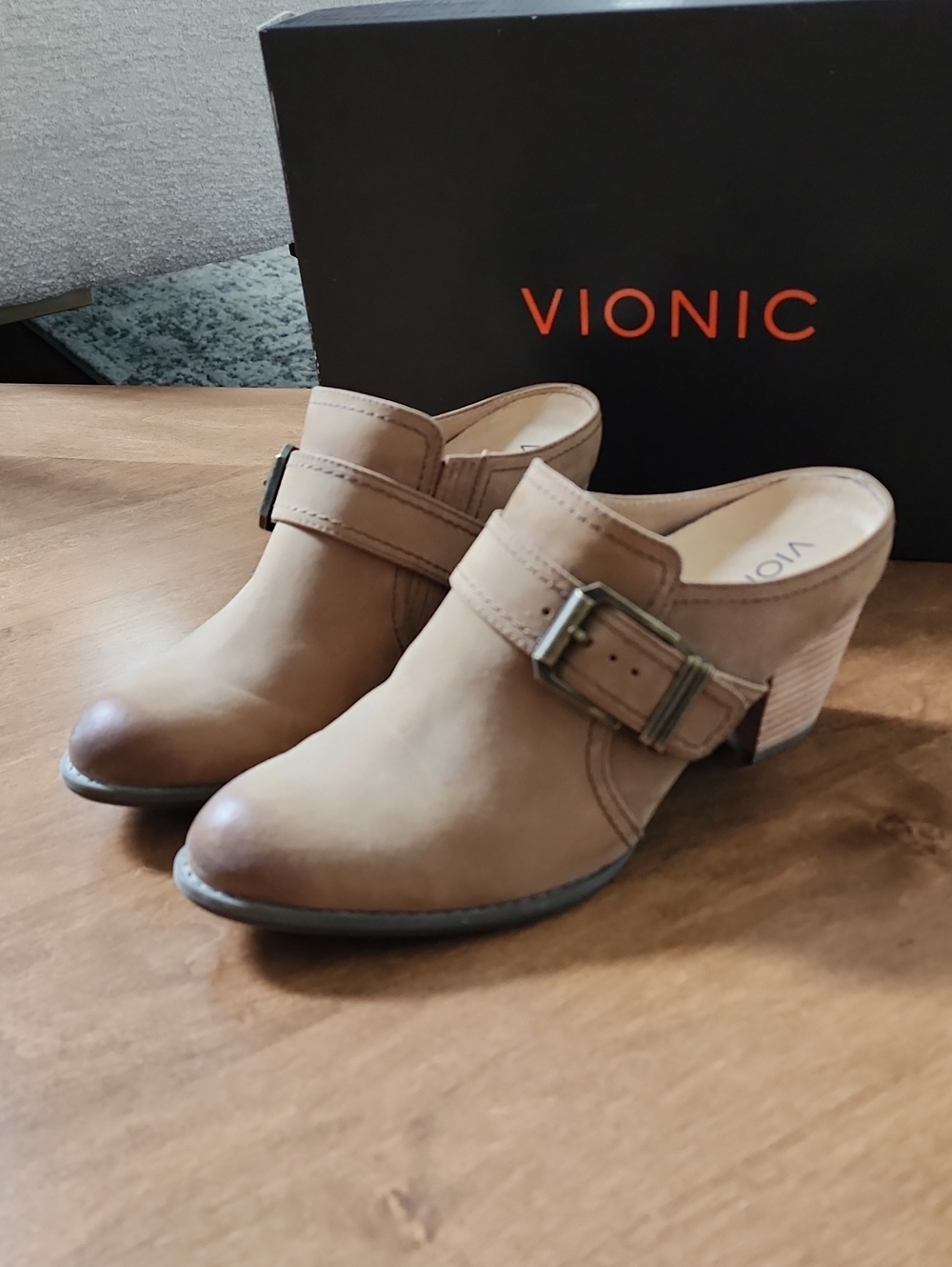 Vionic Women's Tan Buckle Heeled Clog Mule